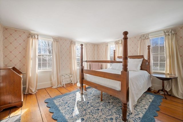 45 School St, Manchester, MA 01944