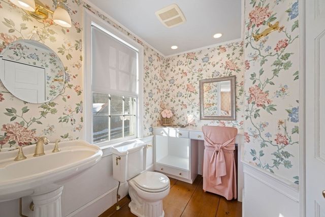 45 School St, Manchester, MA 01944