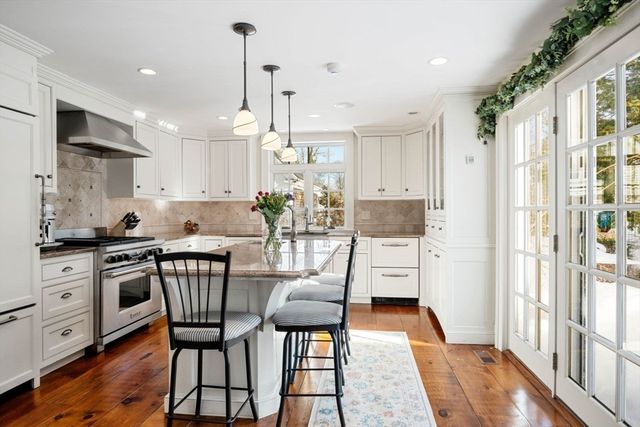 45 School St, Manchester, MA 01944