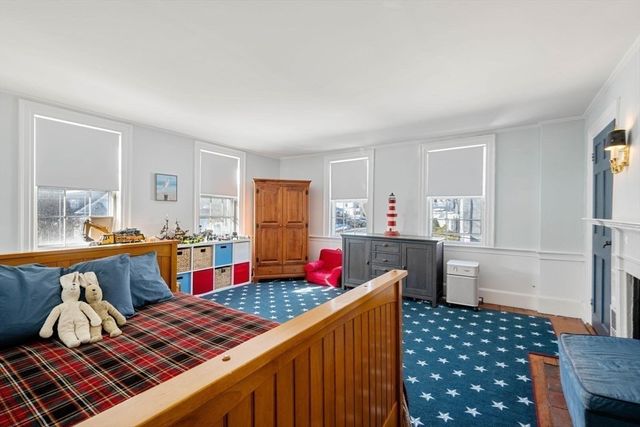 45 School St, Manchester, MA 01944