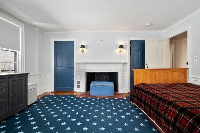 45 School St, Manchester, MA 01944