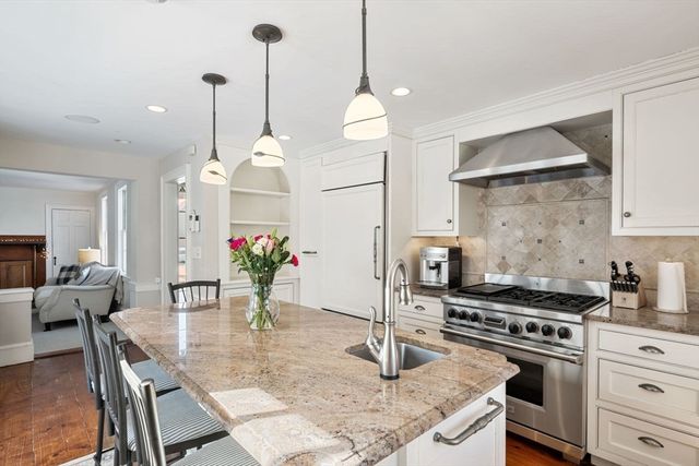 45 School St, Manchester, MA 01944