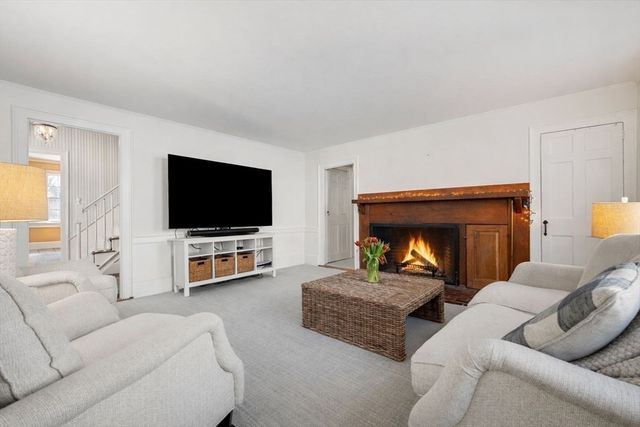 45 School St, Manchester, MA 01944