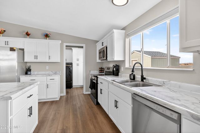 936 DEER FIELD Boulevard, Winslow, AZ 86047