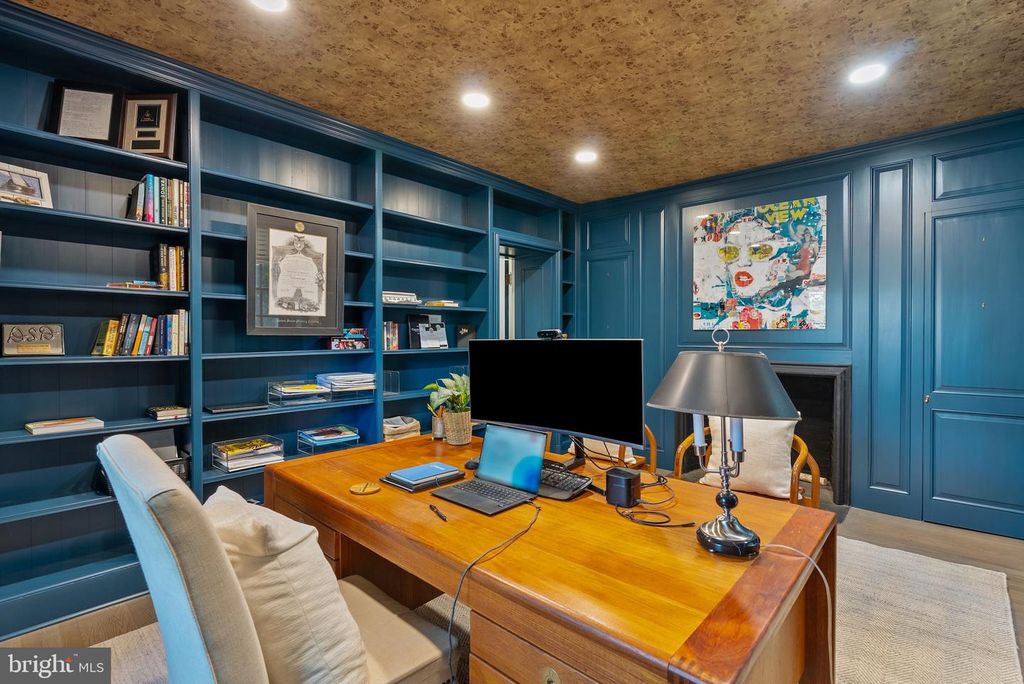Image 16 of property listing at 203 E HIGHFIELD RD, Baltimore, MD 21218