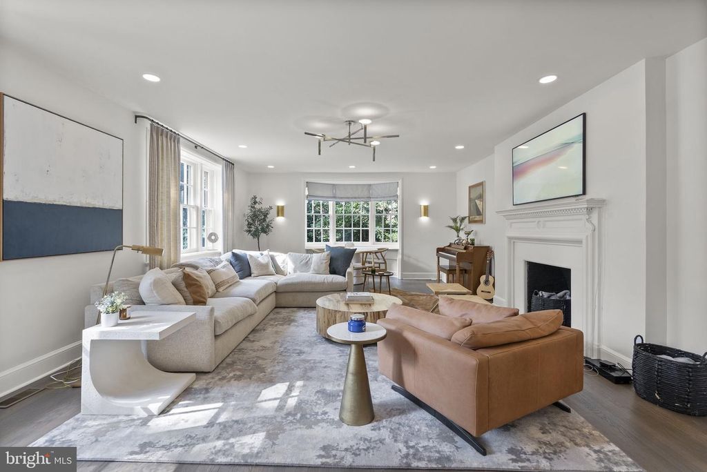 Image 20 of property listing at 203 E HIGHFIELD RD, Baltimore, MD 21218