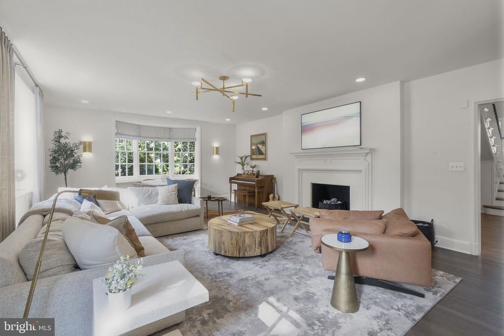 Image 23 of property listing at 203 E HIGHFIELD RD, Baltimore, MD 21218