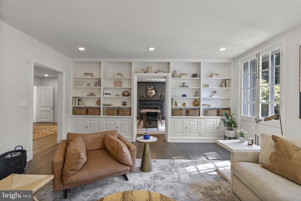 Image 25 of property listing at 203 E HIGHFIELD RD, Baltimore, MD 21218