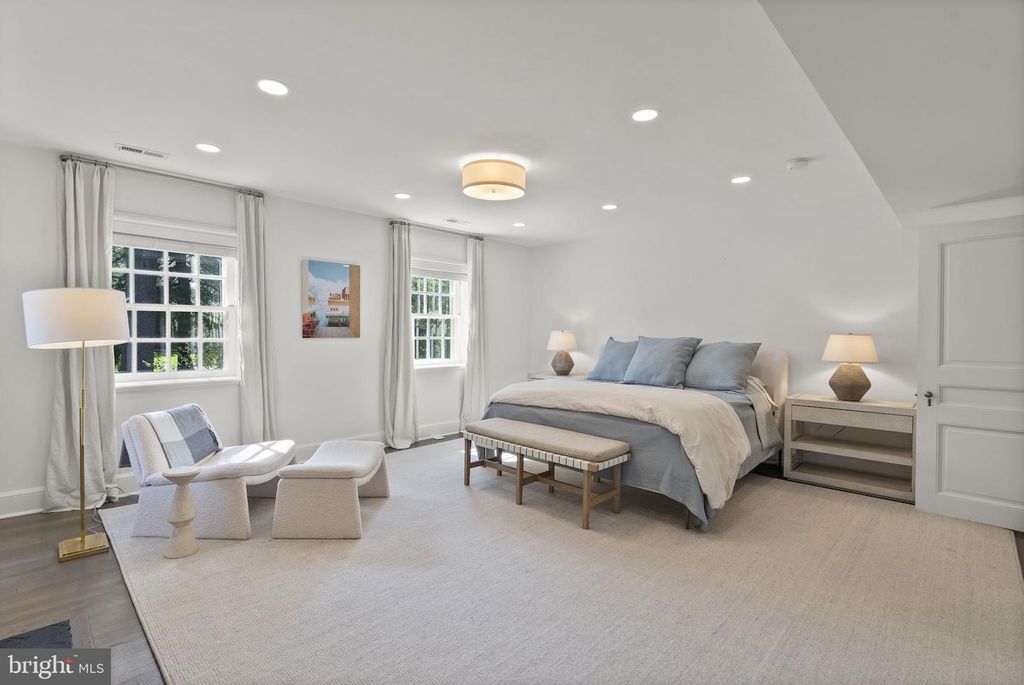 Image 27 of property listing at 203 E HIGHFIELD RD, Baltimore, MD 21218