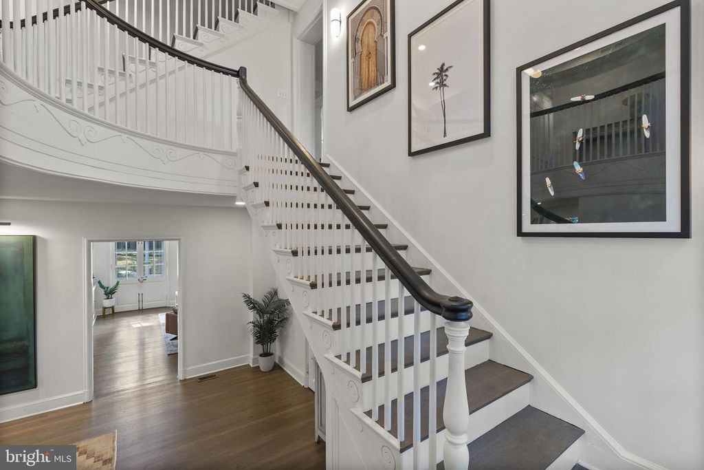 Image 3 of property listing at 203 E HIGHFIELD RD, Baltimore, MD 21218