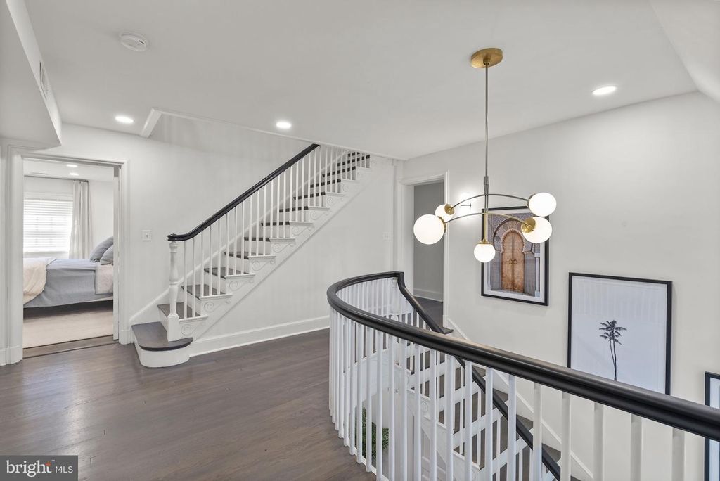 Image 33 of property listing at 203 E HIGHFIELD RD, Baltimore, MD 21218