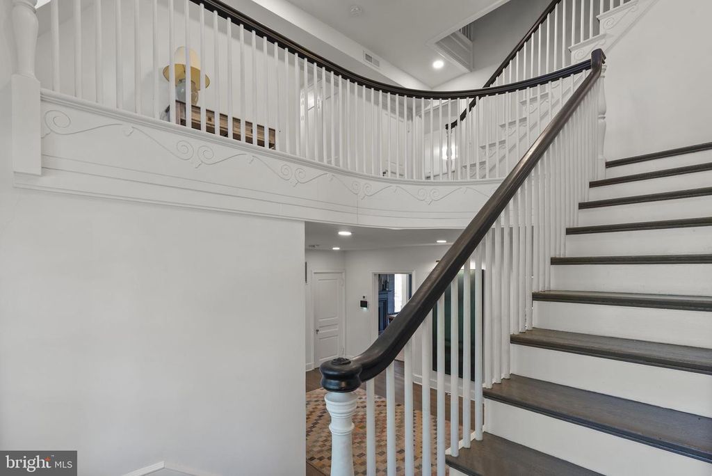 Image 34 of property listing at 203 E HIGHFIELD RD, Baltimore, MD 21218