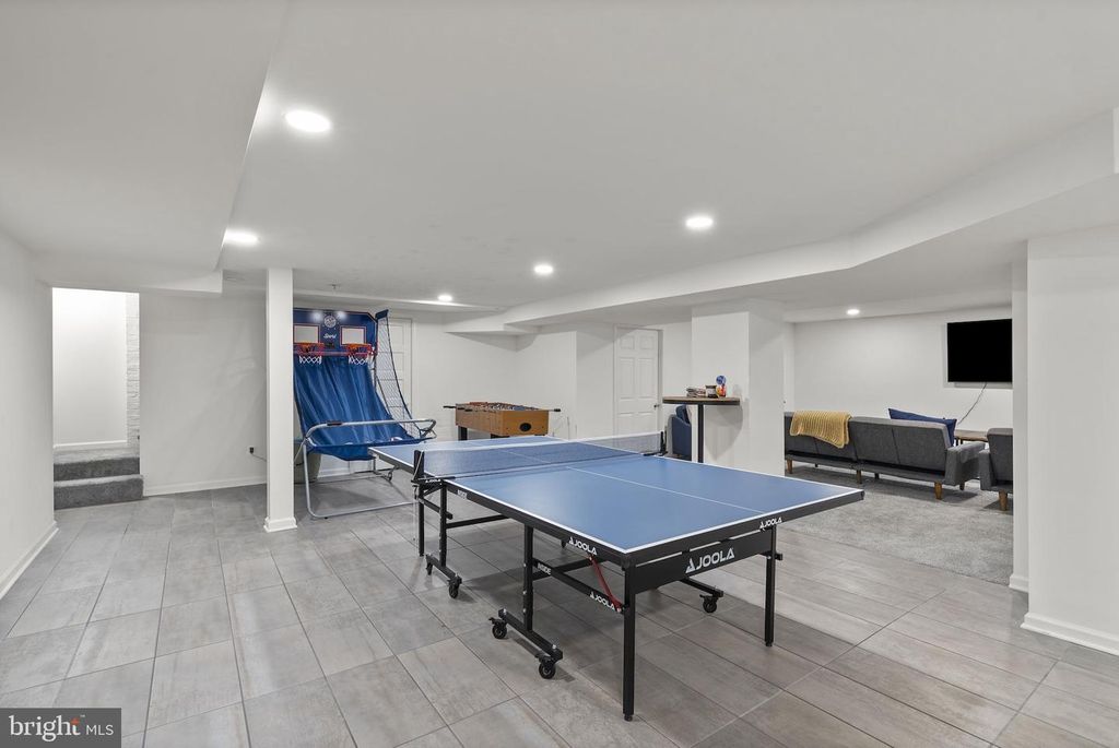 Image 36 of property listing at 203 E HIGHFIELD RD, Baltimore, MD 21218