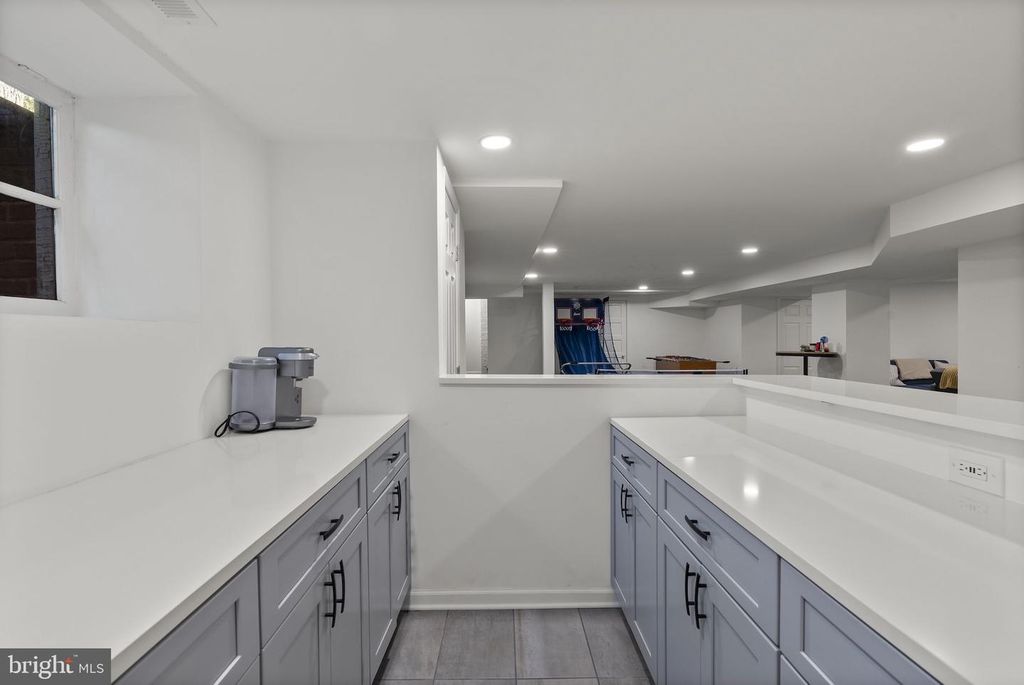 Image 38 of property listing at 203 E HIGHFIELD RD, Baltimore, MD 21218