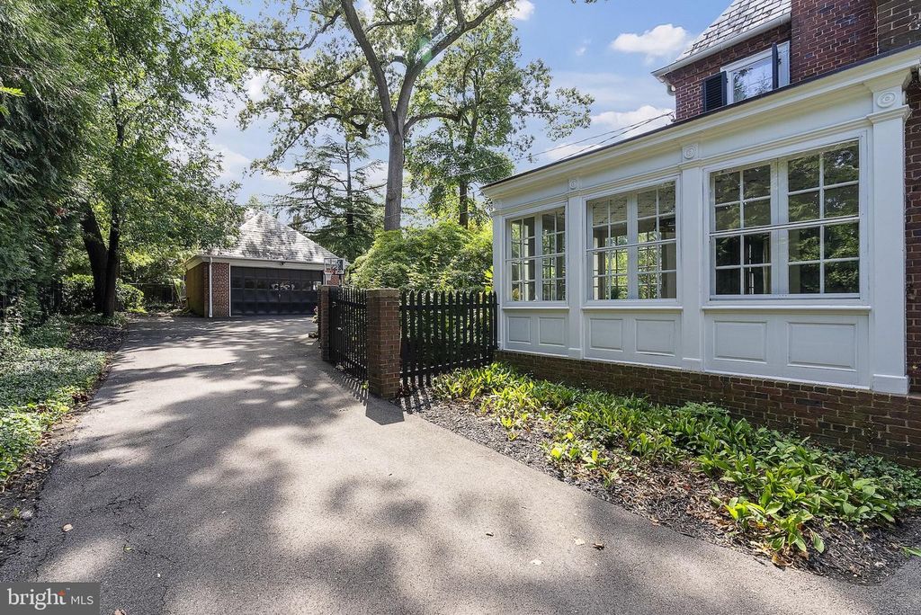 Image 42 of property listing at 203 E HIGHFIELD RD, Baltimore, MD 21218
