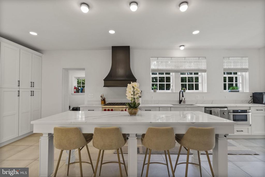 Image 5 of property listing at 203 E HIGHFIELD RD, Baltimore, MD 21218