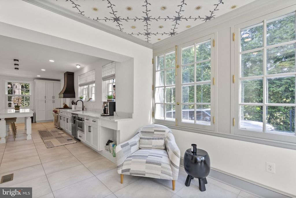 Image 8 of property listing at 203 E HIGHFIELD RD, Baltimore, MD 21218