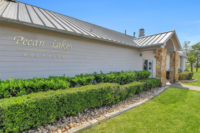 7408 Saint Andrews Drive, Navasota, TX 77868