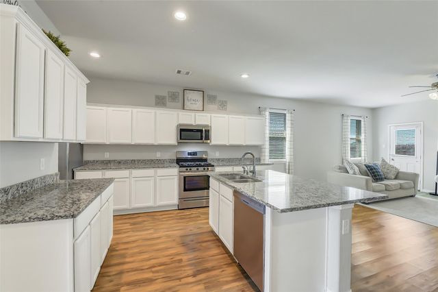 7408 Saint Andrews Drive, Navasota, TX 77868