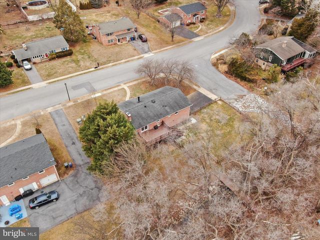 1056 VALLEYBROOK DR, Hagerstown, MD 21742