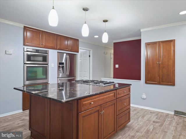 1056 VALLEYBROOK DR, Hagerstown, MD 21742