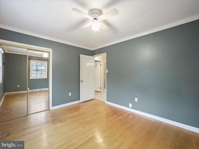 1056 VALLEYBROOK DR, Hagerstown, MD 21742