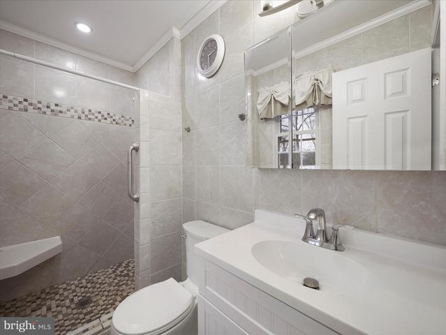 1056 VALLEYBROOK DR, Hagerstown, MD 21742