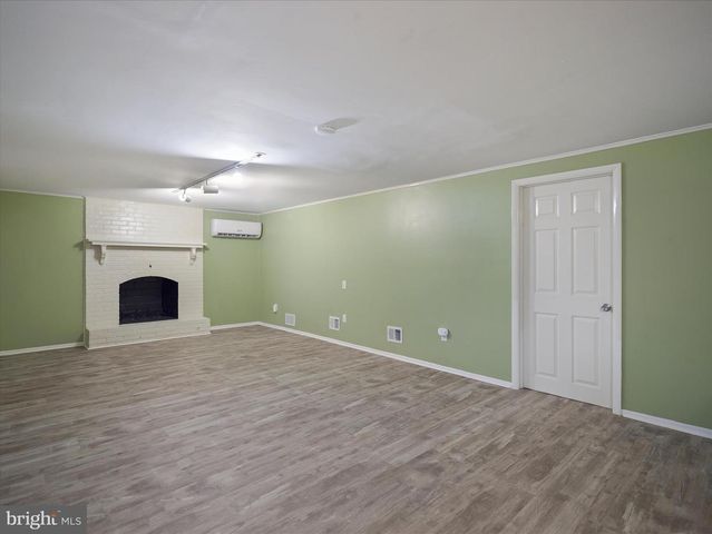 1056 VALLEYBROOK DR, Hagerstown, MD 21742