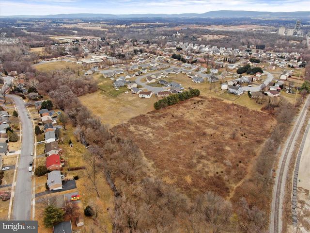 1056 VALLEYBROOK DR, Hagerstown, MD 21742