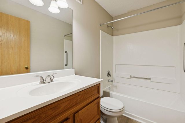 15515 Flyboat Lane 173, Apple Valley, MN 55124