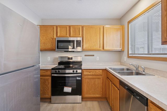 15515 Flyboat Lane 173, Apple Valley, MN 55124