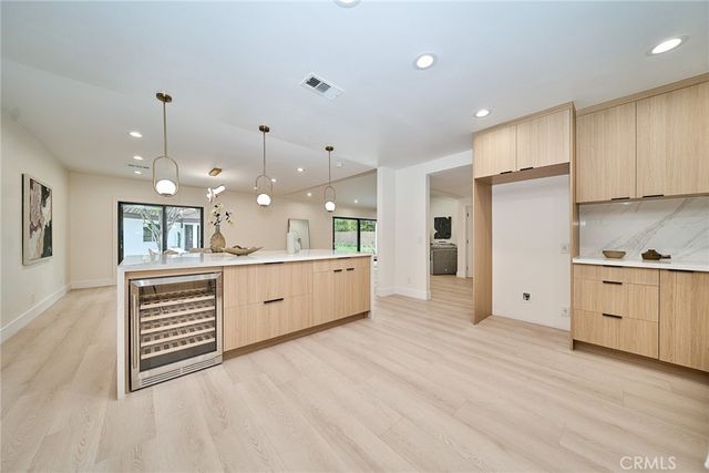 18321 Kinzie St, Northridge, CA 91325