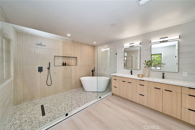 18321 Kinzie St, Northridge, CA 91325