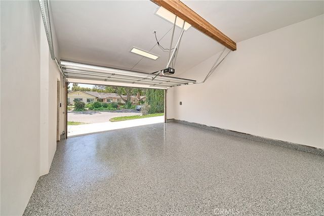 18321 Kinzie St, Northridge, CA 91325