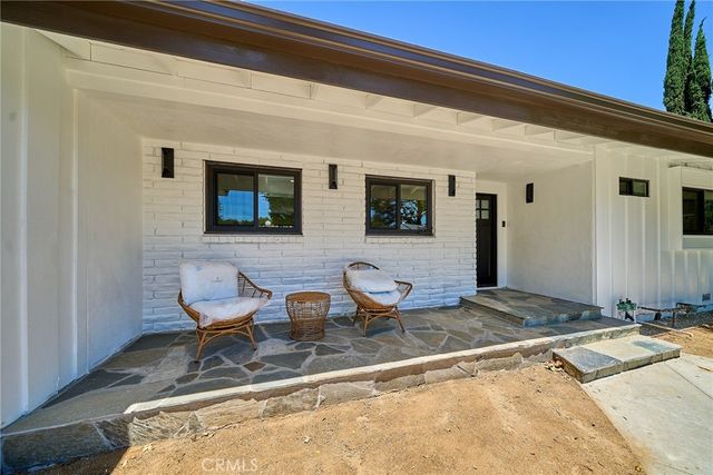 18321 Kinzie St, Northridge, CA 91325