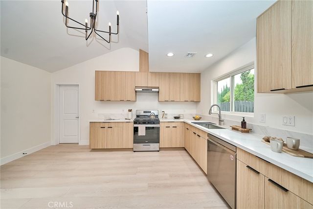 18321 Kinzie St, Northridge, CA 91325