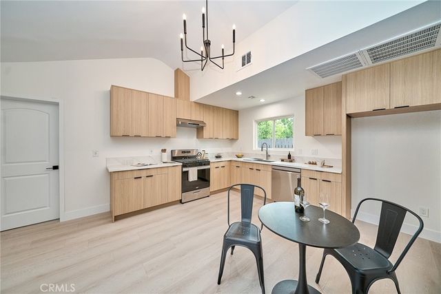 18321 Kinzie St, Northridge, CA 91325
