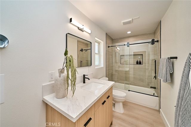 18321 Kinzie St, Northridge, CA 91325