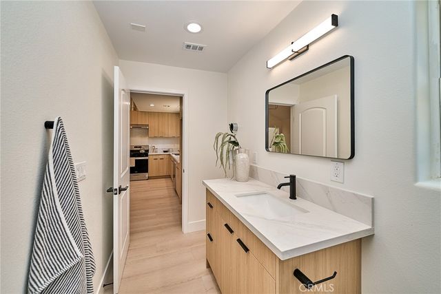 18321 Kinzie St, Northridge, CA 91325