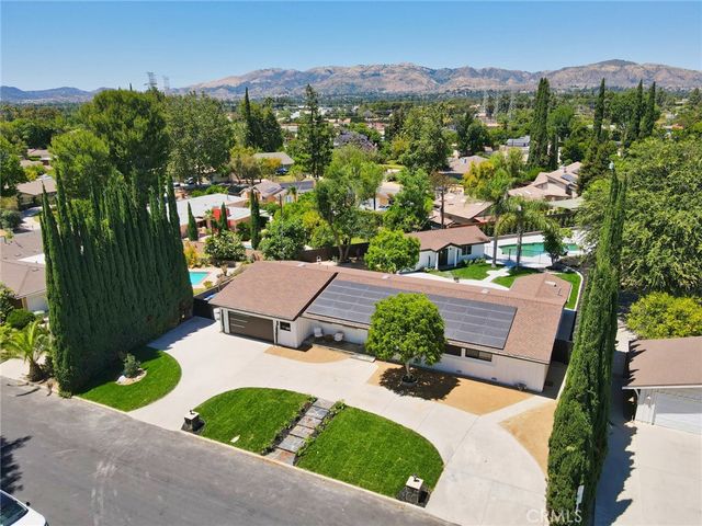 18321 Kinzie St, Northridge, CA 91325