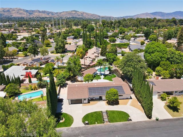 18321 Kinzie St, Northridge, CA 91325