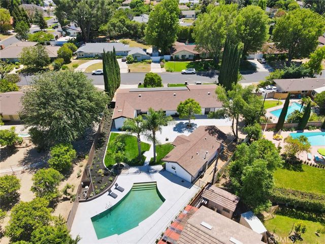 18321 Kinzie St, Northridge, CA 91325