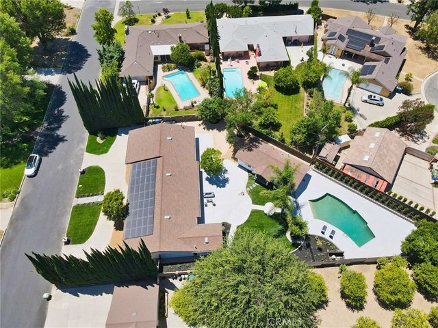 18321 Kinzie St, Northridge, CA 91325