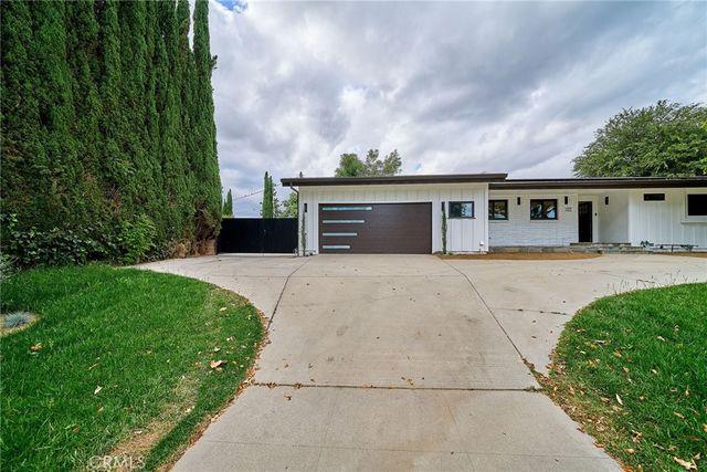 18321 Kinzie St, Northridge, CA 91325