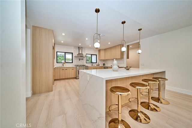 18321 Kinzie St, Northridge, CA 91325