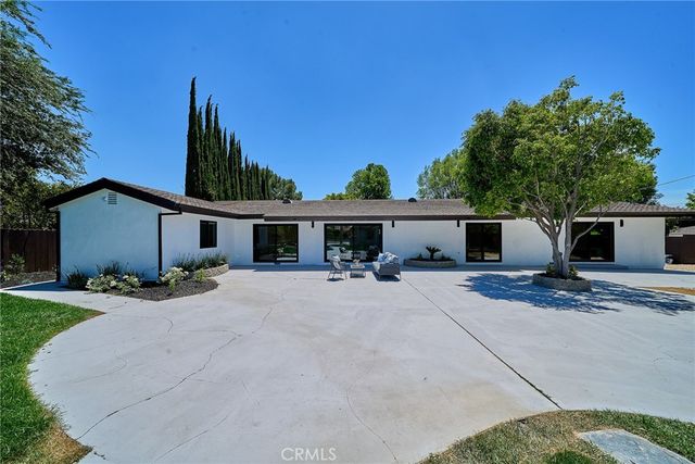 18321 Kinzie St, Northridge, CA 91325