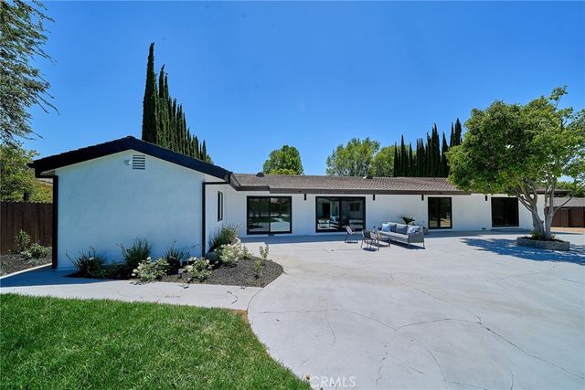 18321 Kinzie St, Northridge, CA 91325