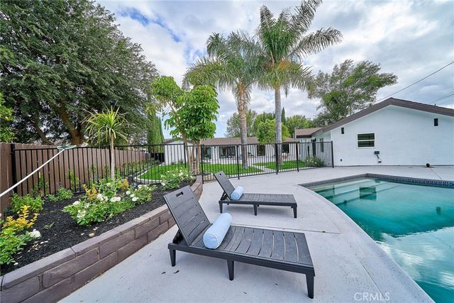18321 Kinzie St, Northridge, CA 91325