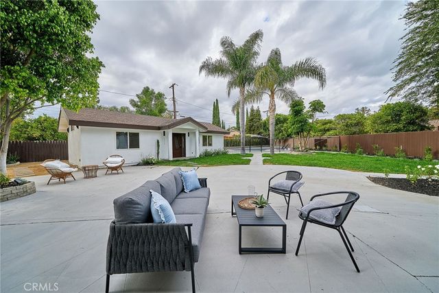18321 Kinzie St, Northridge, CA 91325