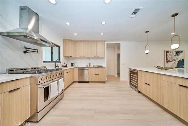 18321 Kinzie St, Northridge, CA 91325